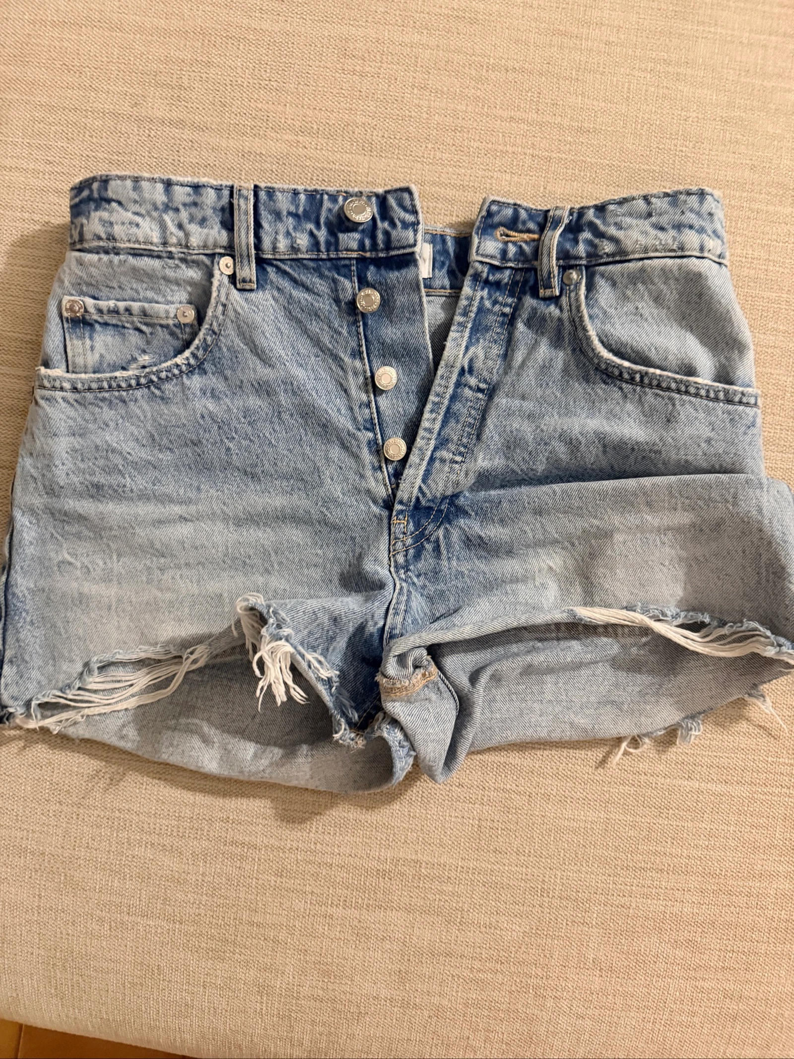 Shorts vaqueros tiro alto desflecados Zara - Talla S / EUR 36